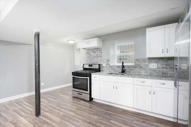 kitchen - 1225 S Harding Ave