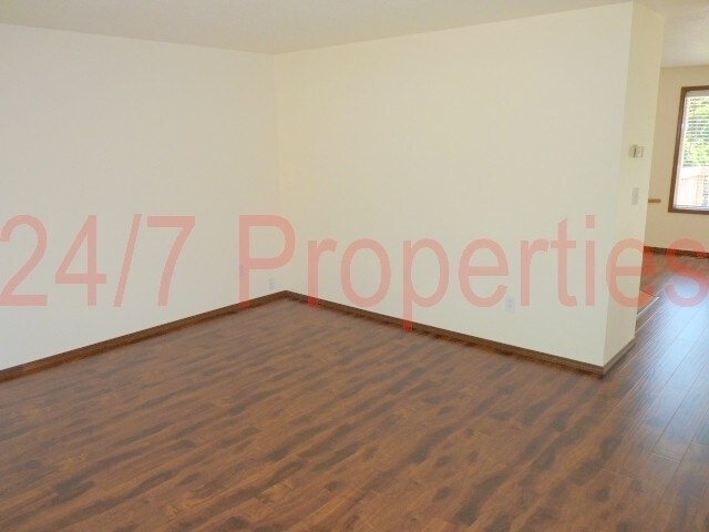 Building Photo - Beautiful West Linn Daylight Ranch