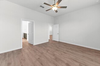 Building Photo - 16930 Tulip Row Ln