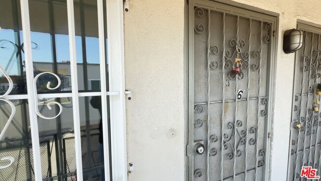 Foto del edificio - 979 S Kingsley Dr