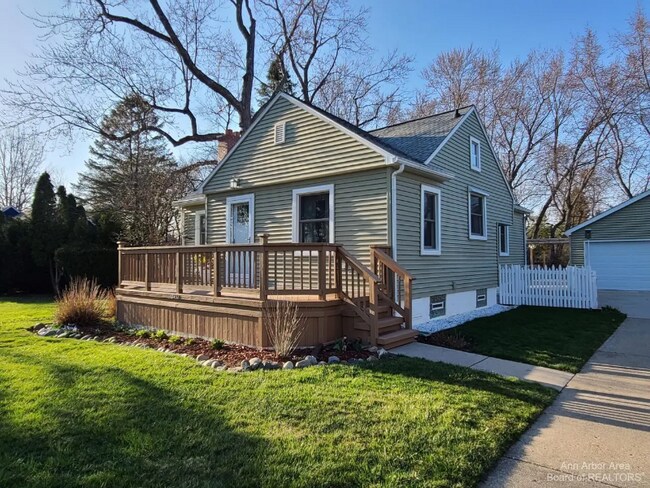 Foto del edificio - 2432 Burns Ave