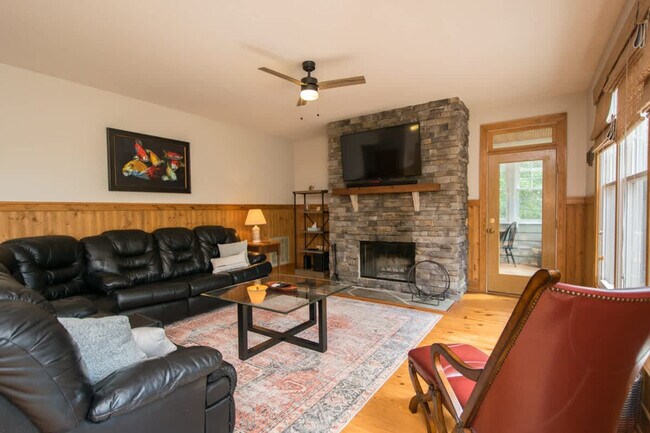 Building Photo - 179 N Mountain Ln