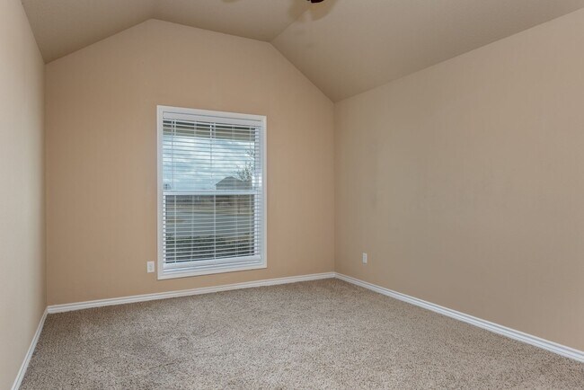 Building Photo - PRE-LEASE AUGUST 2025!! 4/4 in University ...