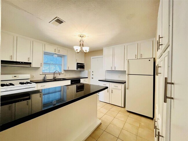 Foto del edificio - 5418 Grand Lake St