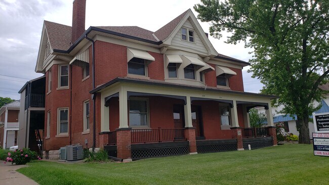 Exterior - 1341 Broadway St