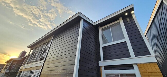 Building Photo - 12639 Ashford Meadow Dr