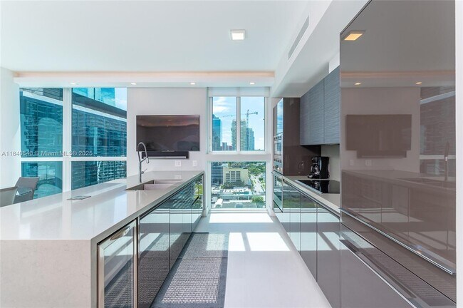 Building Photo - 1080 Brickell Ave