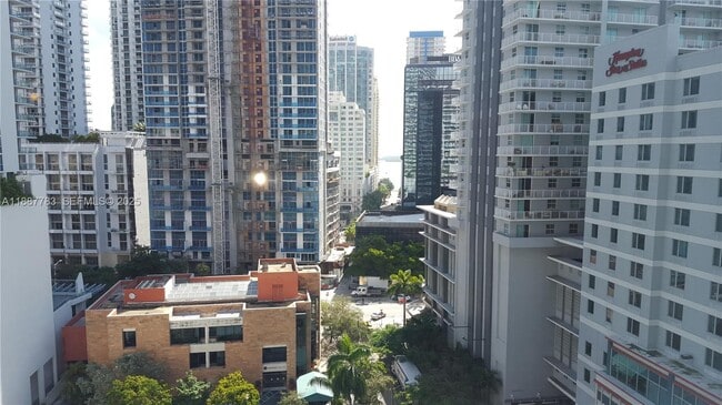 Foto del edificio - 79 SW 12th St