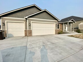 Building Photo - 502 N 74th Ave