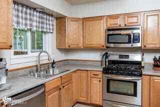 Foto del edificio - 8933 Lakehurst Dr