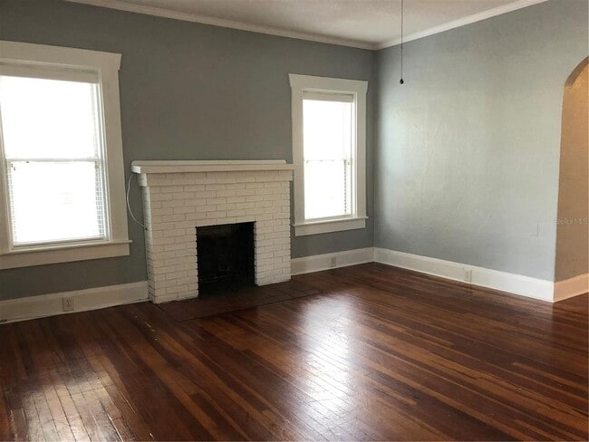 Building Photo - 1209 E Comanche Ave