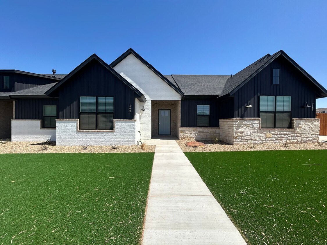 Foto principal - New Luxurious Townhome Located In Abbey Gl...