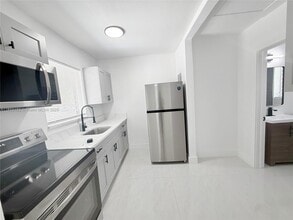 Building Photo - 254 E Dania Beach Blvd
