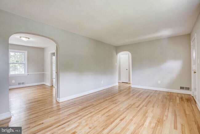 Building Photo - 508 S George Mason Dr