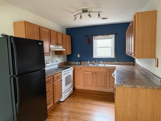 Building Photo - Salem Cottage