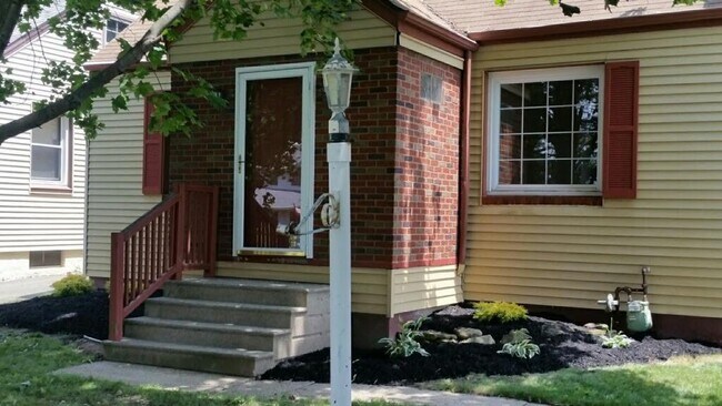 Foto del edificio - 817 Taylor Ave