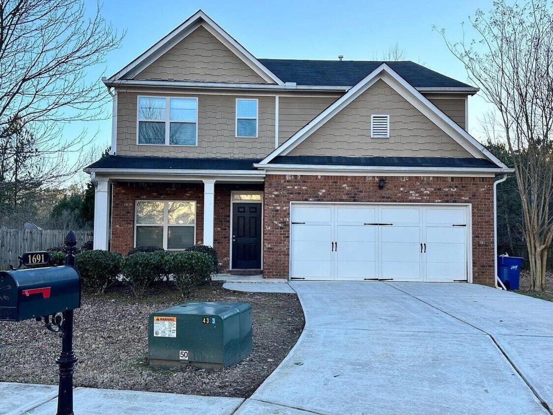Primary Photo - 1691 Scenic Pines Dr