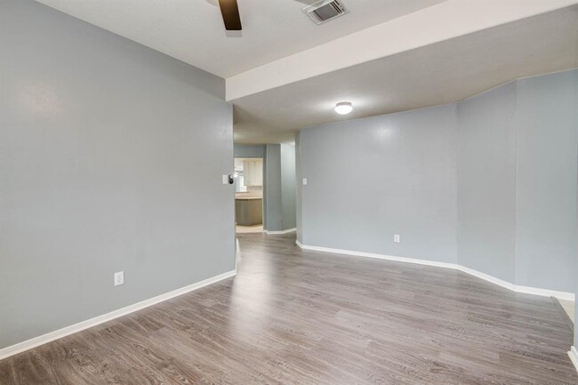 Foto del edificio - 6114 Winter Oak St