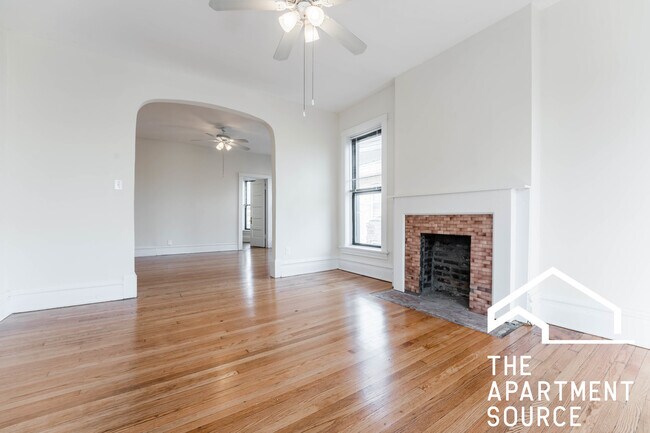 Building Photo - 810 N Maplewood Ave