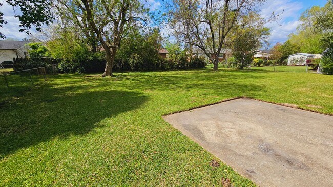 Foto del edificio - 104 Valley Ct