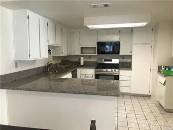 Foto del edificio - 24220 Sylvan Glen Rd