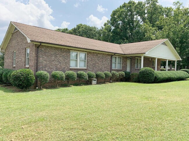 Foto del edificio - 600 Garrison Rd