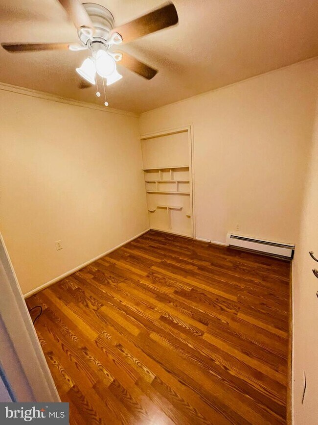 87 Lakeside Dr, Levittown, PA 19054 House Rental in Levittown, PA