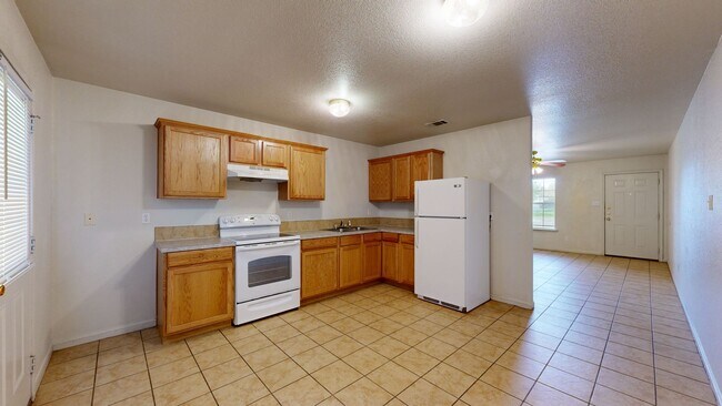 Foto del edificio - ALL TILE DUPLEX IN HARKER HEIGHTS!!!!!