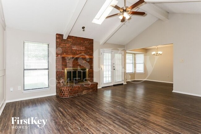 Building Photo - 601 Betsy Ross Dr