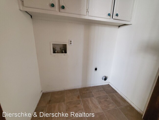 Building Photo - 3 br, 2 bath House - 2702 Sunset Dr