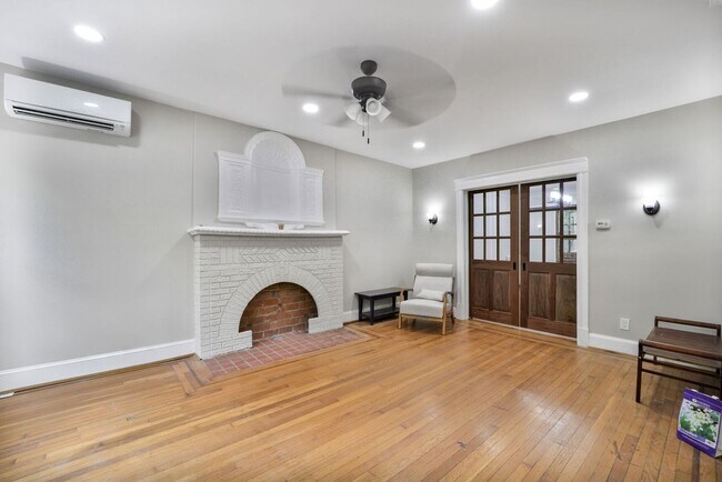 Foto del edificio - Sapcious Renovated Mt. Pleasant Home with ...