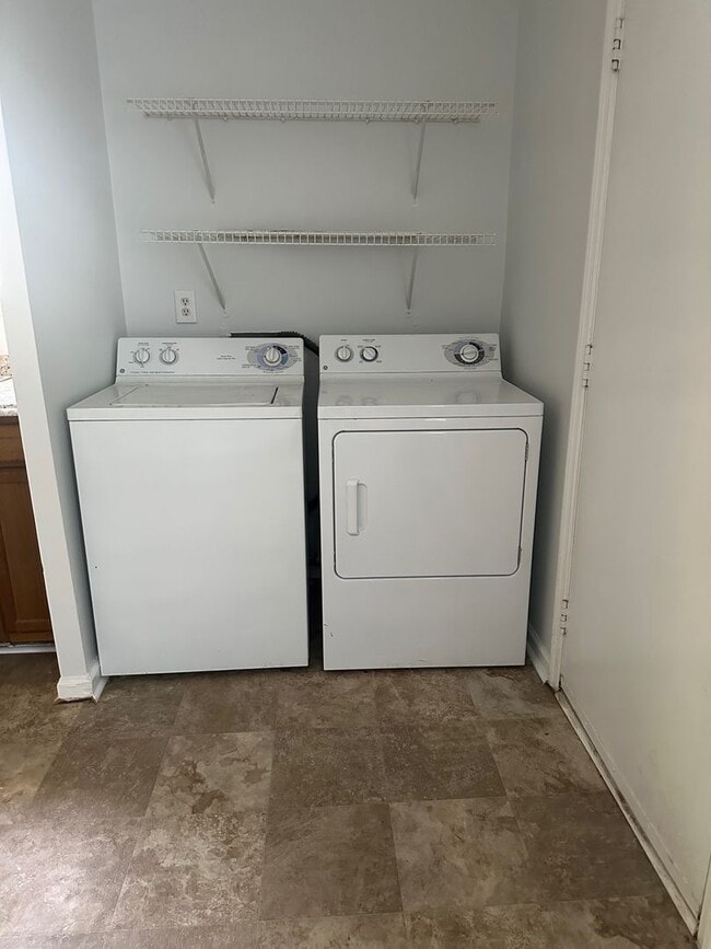 Building Photo - 407 S Merritt Mill Rd