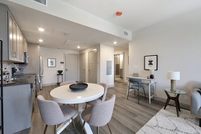 Área de comedor - 548 Franklin Ave