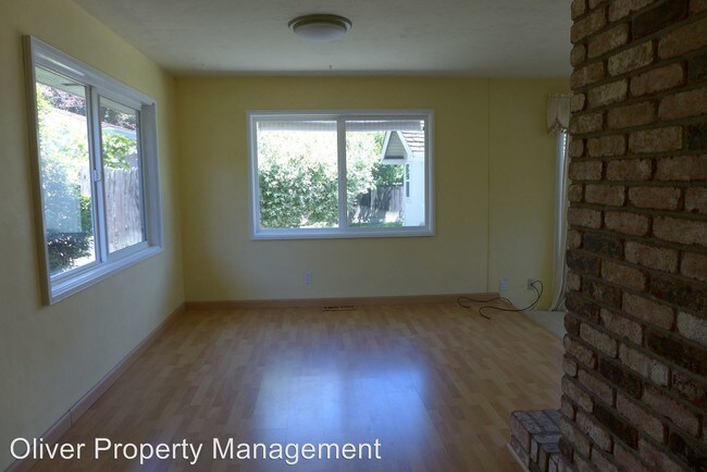 Foto del edificio - 326 Rogers Ave