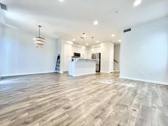 Foto del edificio - 7601 N Justice Way