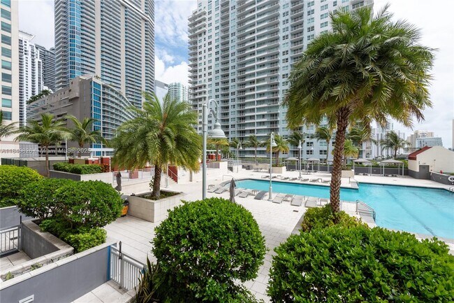 Building Photo - 1155 Brickell Bay Dr