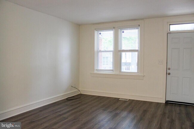 Building Photo - 1710 W 9th St