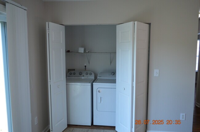 Foto del edificio - 869 Silvercrest Dr