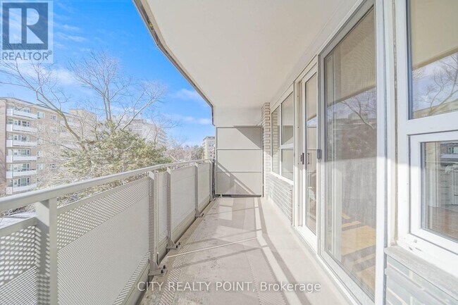 Photo du bâtiment - 10 Shallmar Blvd