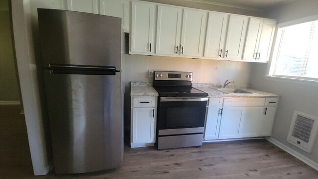 Building Photo - "Charming Studio Retreat with Full Bath in...