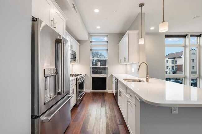 Foto del edificio - 170 W Broadway