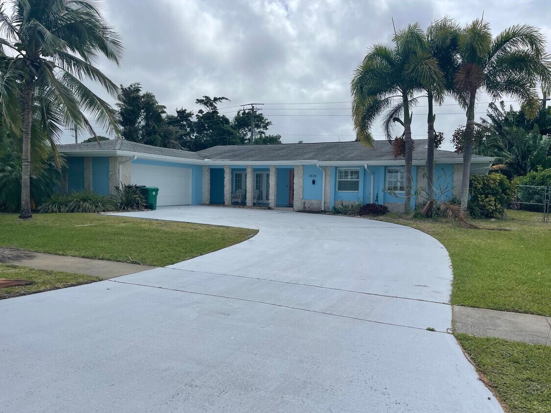 Primary Photo - 1530 SE Sunshine Ave
