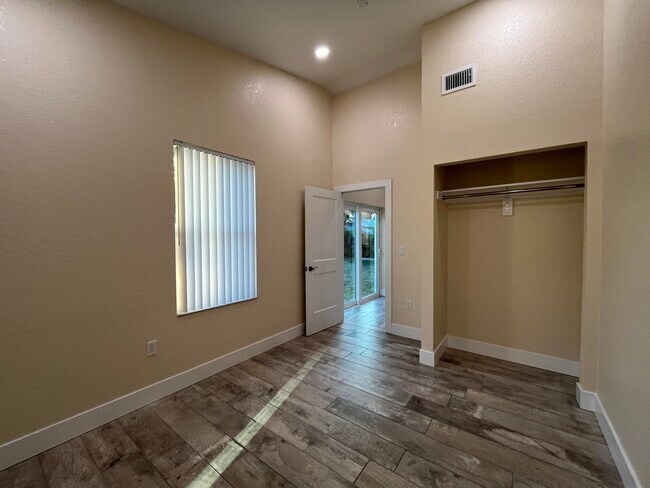 Foto del edificio - 321 Cornell Ave