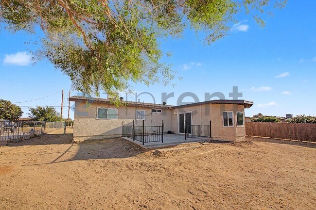 Building Photo - 18154 Hackberry St