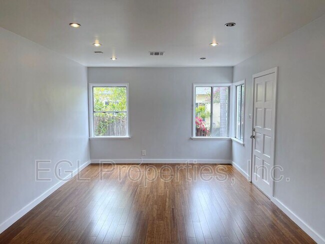 Foto del edificio - 822 N Benton Way