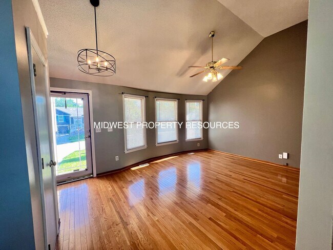 Building Photo - Amazing 3 Bedroom Home!