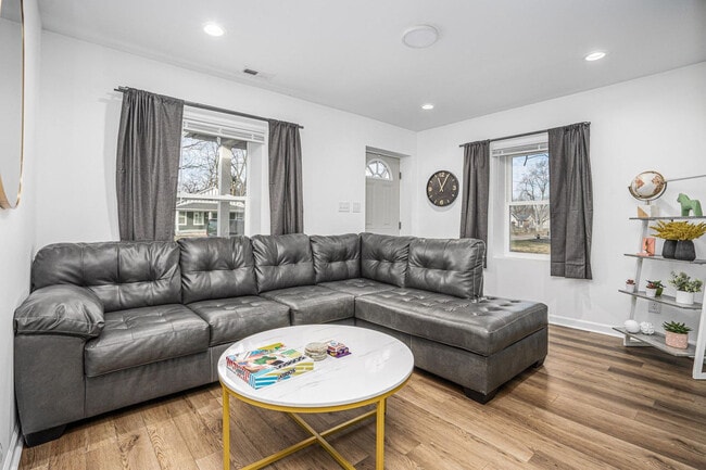 Foto del edificio - 2549 Columbia Ave