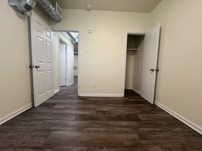 Building Photo - Updated 2BR Apartment Now Showing!