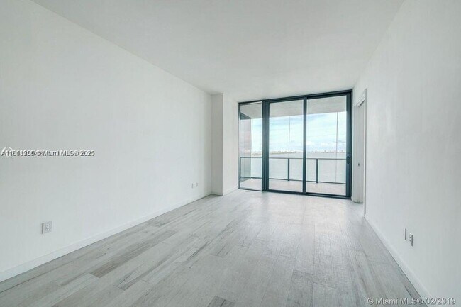 Building Photo - 480 NE 31st St