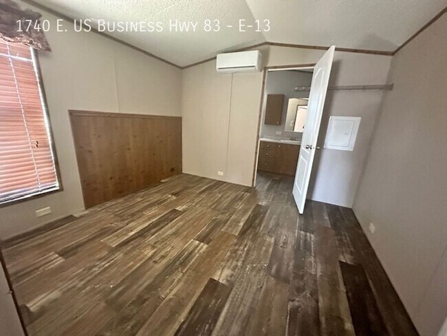 Building Photo - 1740 E U.S. Business 83